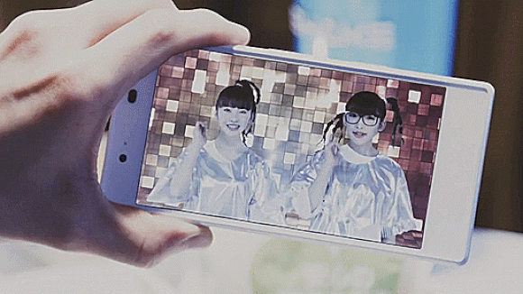 Dancing twins MakoMina get a spot in Japanese mobile carrier’s latest ad【Video】