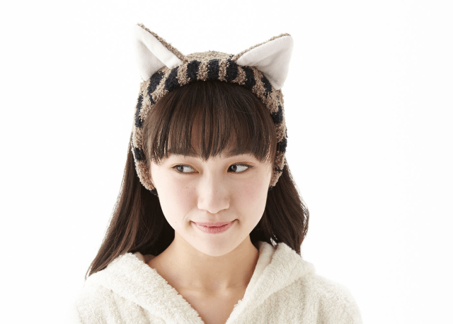 Keep your hair back and your cat ears up with Japan’s new cute kitty headbands