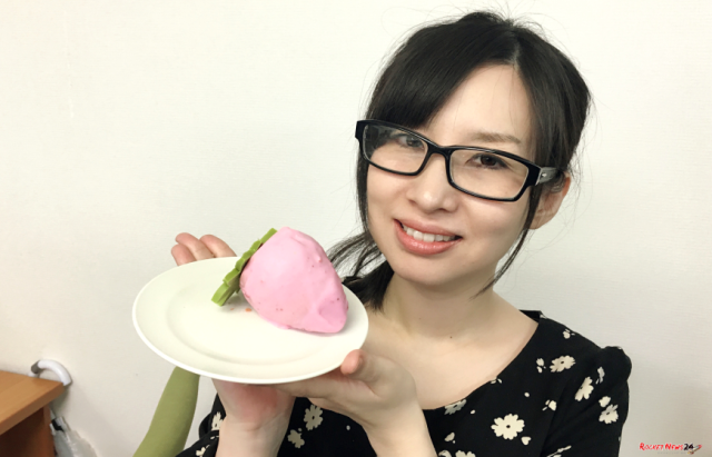 Japanese bakery’s giant strawberry cake looks the part, but does it taste it? 【Taste test】