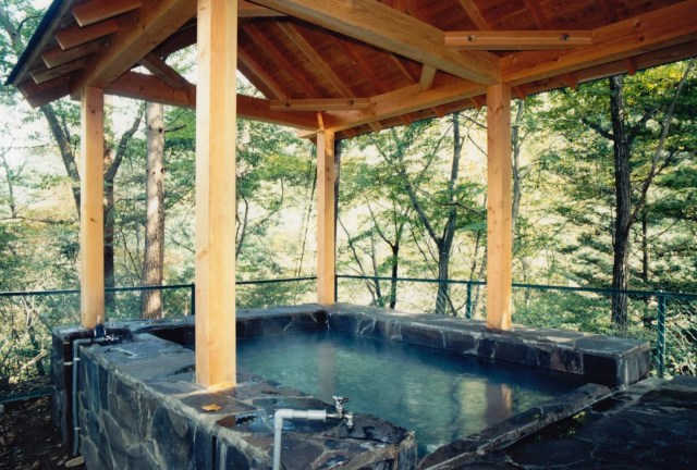 Japanese government encouraging hot springs to ease tattoo restrictions