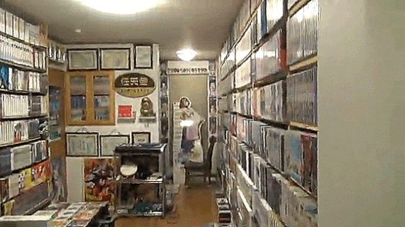 Japanese otaku’s amazing house of anime and video game merch goes viral【Video】