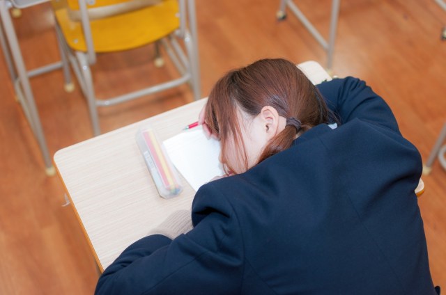 Junior high school in Japan introduces trial afternoon nap time for students