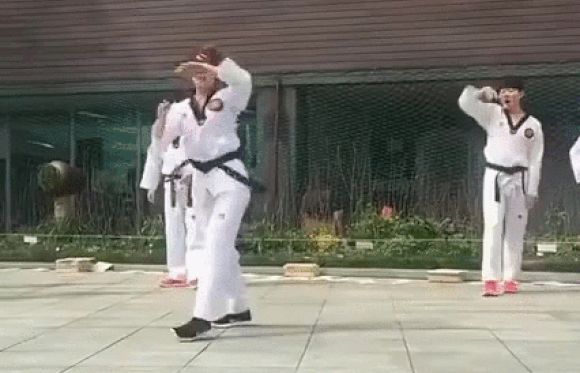 Taekwondo team shows off their moves in more ways than one【Video】