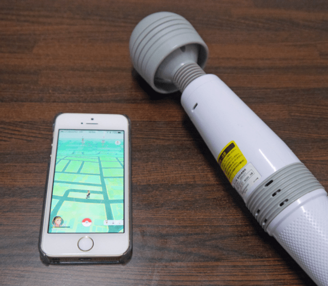 How to hatch your Pokémon GO eggs without any walking by using a handheld massager【Video】