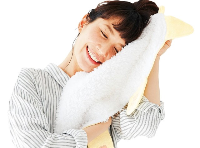 Cat-shaped towel lets you imagine snuggling a furry kitty belly as you dry your face
