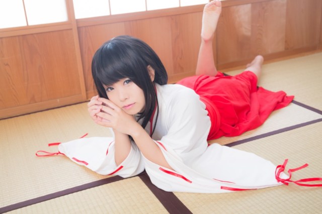 Dress up as a shrine priestess in the comfort of your own home, with one-piece miko loungewear