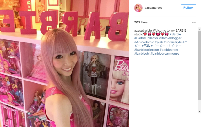 Super Barbie fan has spent over $67,000 on products, clothes and accessories【Video】