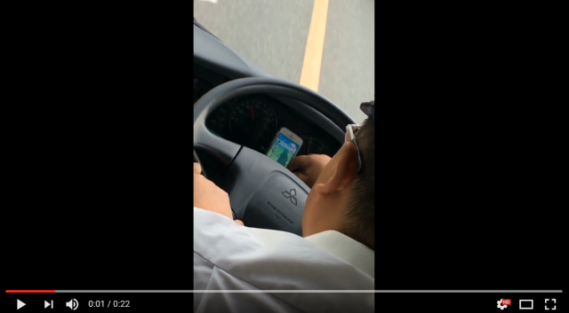 Terrifying video shows Japanese man playing Pokémon GO while driving sightseeing bus 【Video】