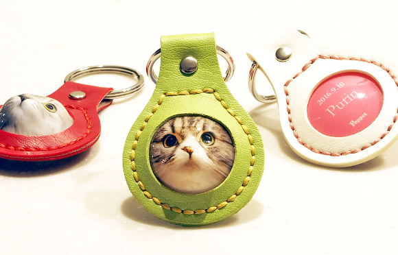Take your beloved feline everywhere with unique personalised 3-D cat keyrings from Japan