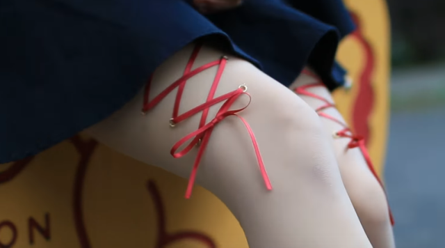 Stylish stockings from Japan give your legs a pierced look without the actual piercing【Video】