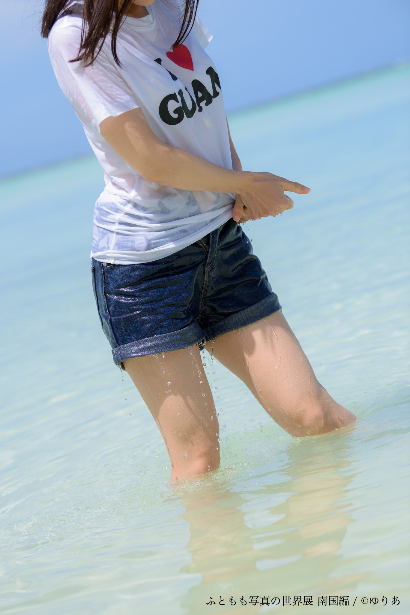 Japanese thigh photography exhibition unveils new “tropical edition” display in Tokyo