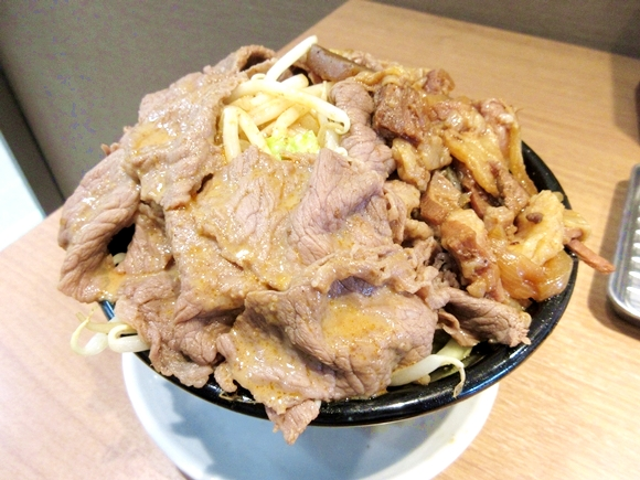 Awesome Mountain Of Meaty Goodness Now At Beef Bowl Restaurant In Tokyo S Akihabara And Shimbashi Soranews24 Japan News