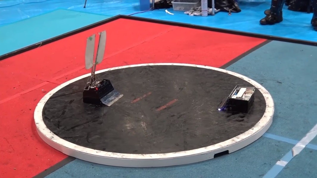 High-speed Japanese sumo robots duke it out in quick and intense ...