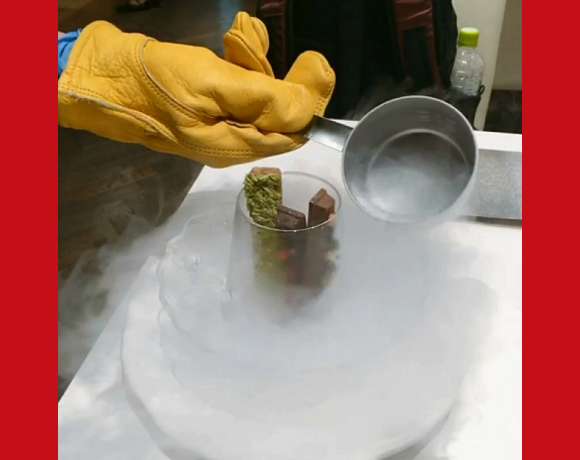 Liquid nitrogen-topped Kit Kats now on the menu at Tokyo cafe【Video】
