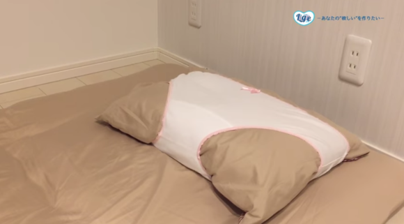 Japanese panty pillowcases are disturbingly versatile【Video】