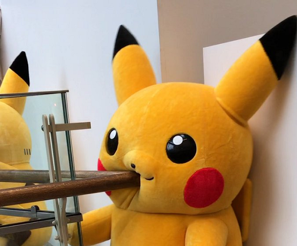 Even when getting stabbed in the face, Pikachu remains cute, photos prove【Photos】