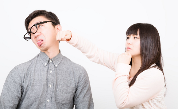 Japanese woman punches boyfriend, charms Internet following his terrible restaurant manners