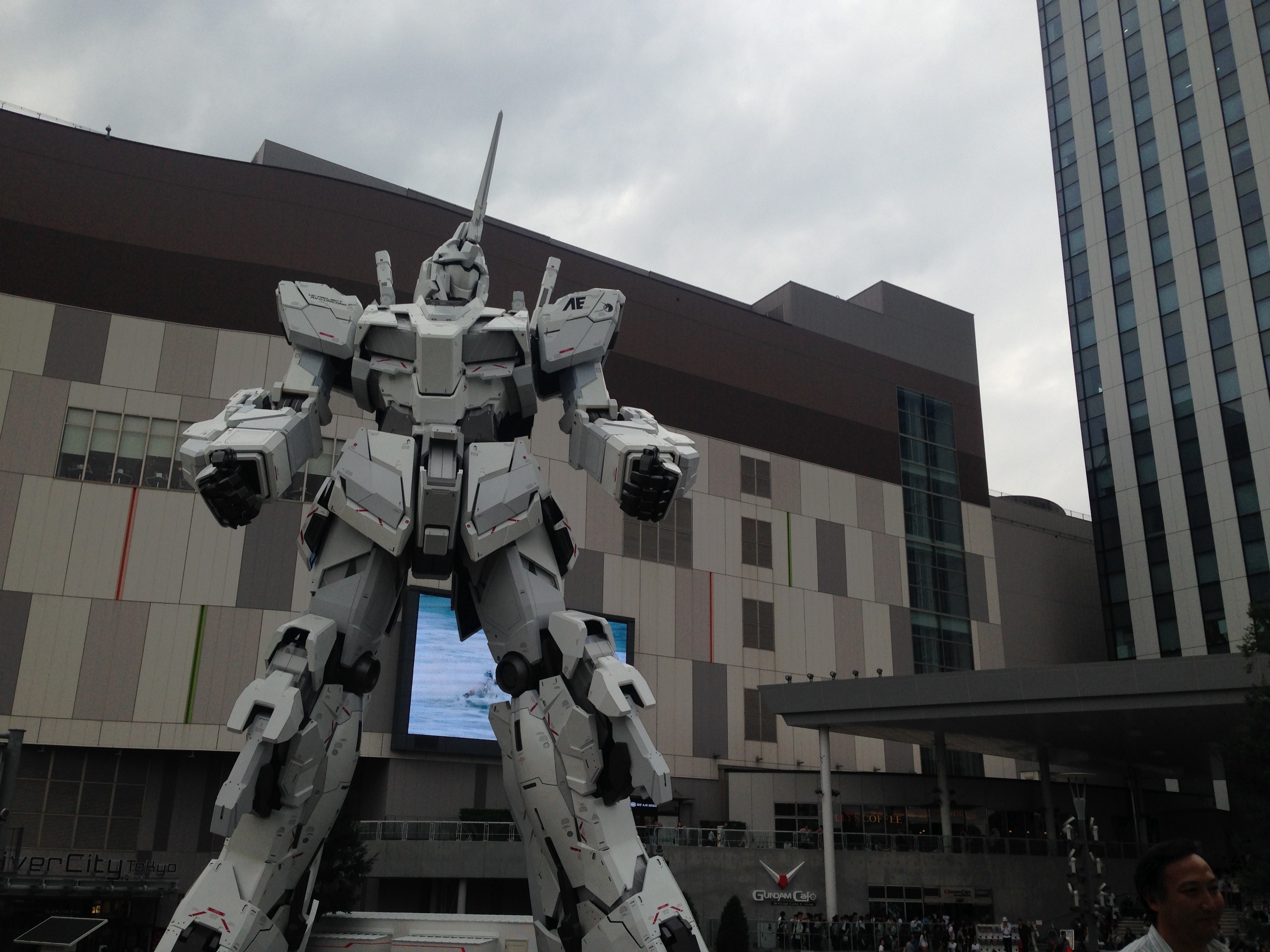 giant gundam statue