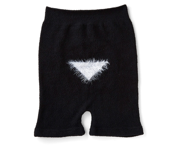 Black-cat-wearing-white-panties underwear appears in Japan with