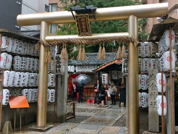 Mr. Sato visits the “shrine of money” in Kyoto
