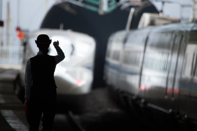 Bullet train makes departure, mistakenly leaves 200 passengers behind on platform