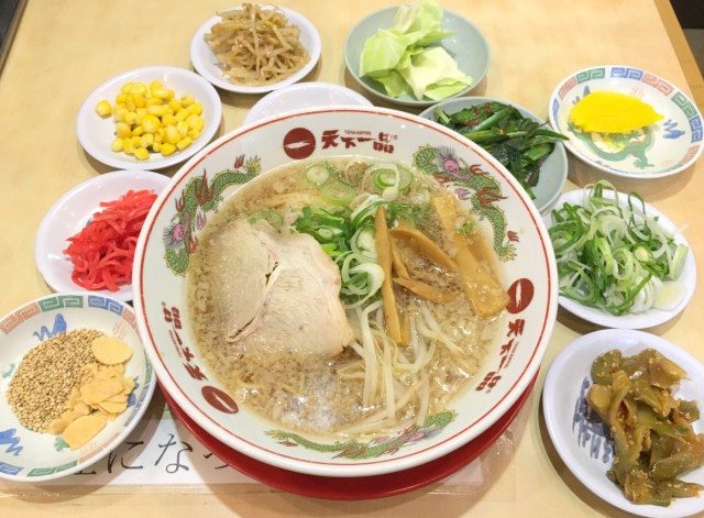 Ramen restaurant in Kyoto offers all-you-can-eat toppings and side dishes for free