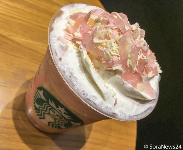 We try the new sakura Frappuccino from Starbucks Japan【SoraNews24 Taste Test】