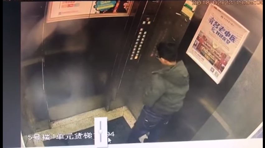 Chinese boy unleashes torrent of pee on elevator control panel, regrets immediately【Video】 | SoraNews24 -Japan News-