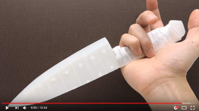 Japan’s master knife maker returns with a razor-sharp blade made out of plastic wrap【Video】