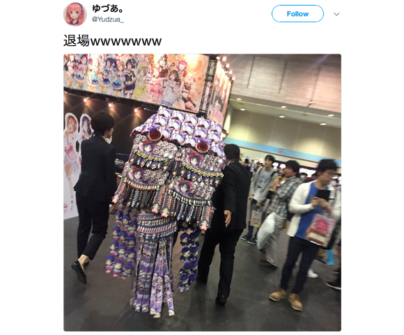 Love Live! fan gets kicked out of event for wearing mountain of anime merchandise