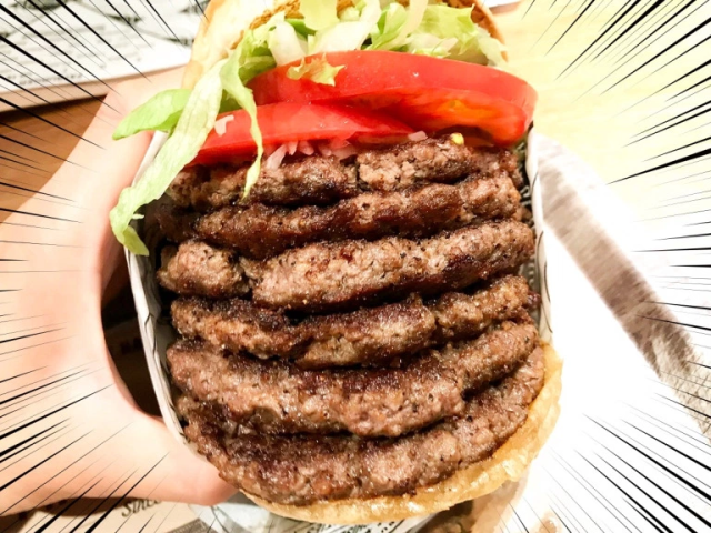 Fatburger opens in Tokyo, and we do battle for the throne with its huge 1.5-pound US Kingburger