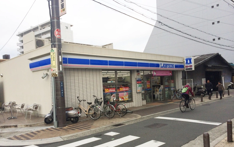 Japan now has over 40,000 foreign convenience store clerks as it ...