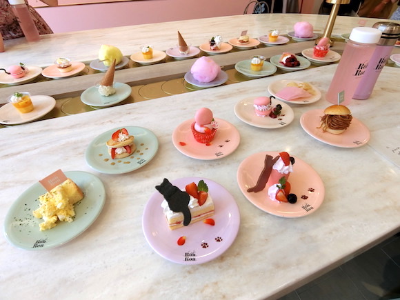 New Cafe Ron Ron in Harajuku offers all-you-can-eat conveyor belt sweets【Pics】 SoraNews24 -Japan News-