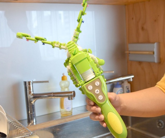This handheld gadget will wash your dirty dishes for you - The