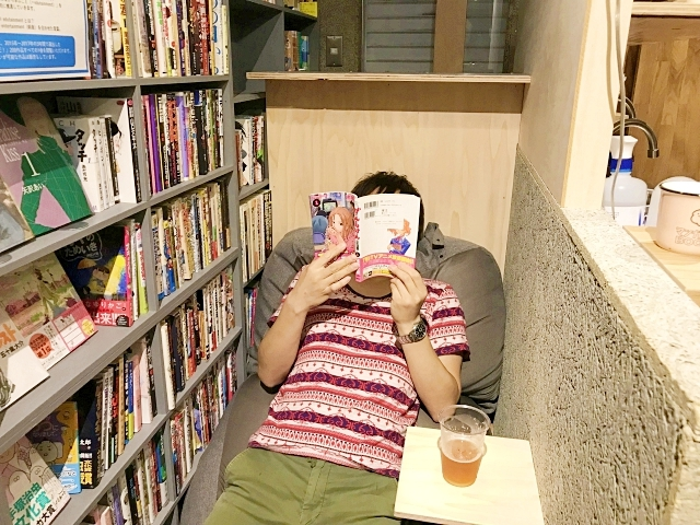 Tokyo has a new manga library with beer, and it’s everything we want in life