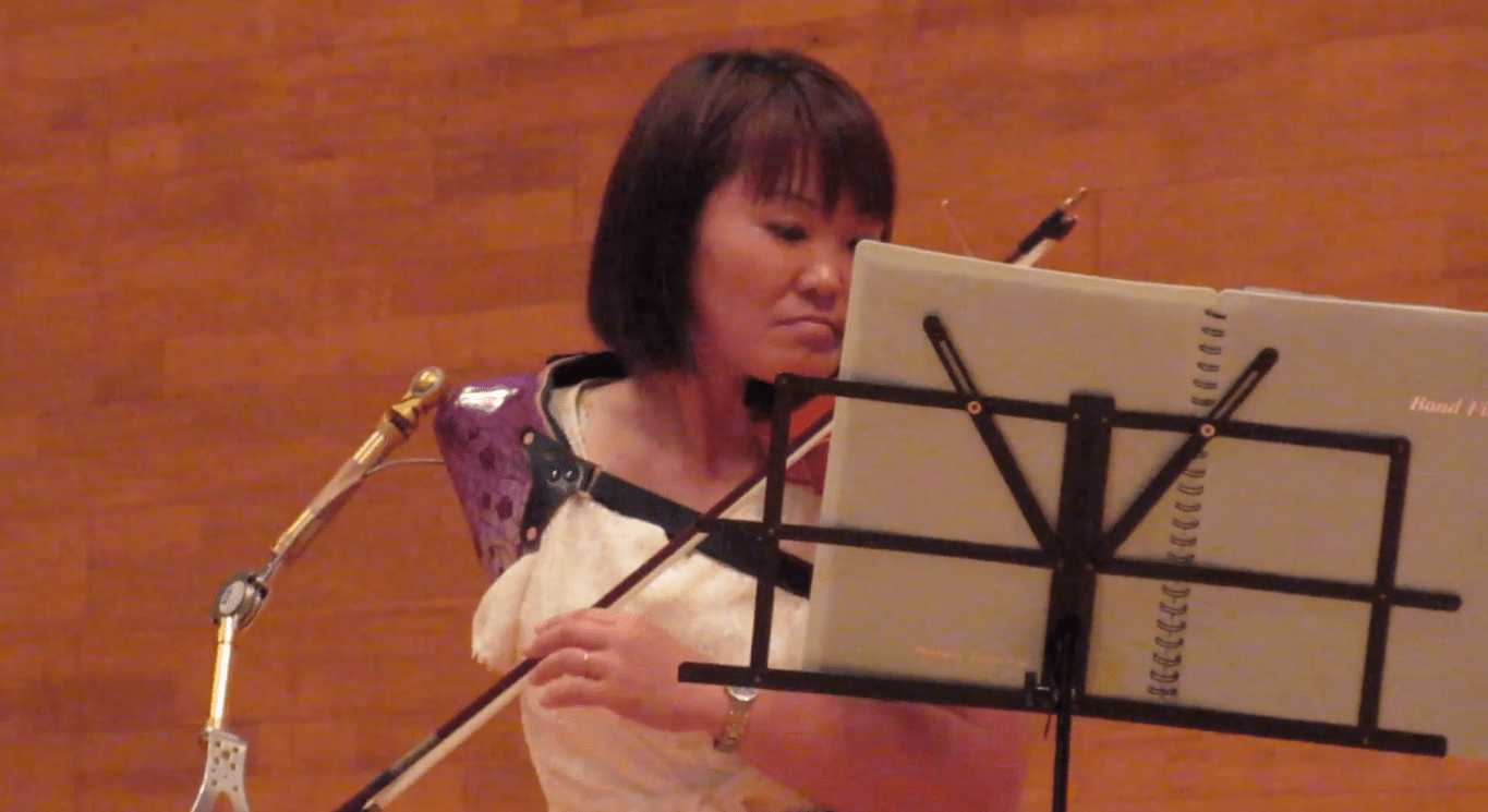 Japanese Paralympic Athlete Plays Emotive Violin Piece Using Her Prosthetic Arm As The Bow【video