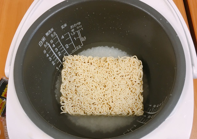 Does instant noodles cooked with rice make super noodle rice?