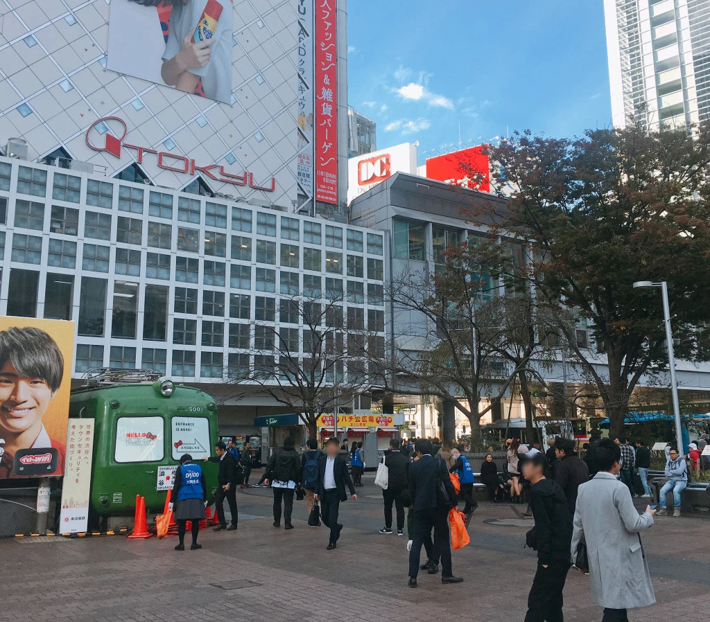 The morning after: Volunteers clean up the litter from Tokyo’s ...