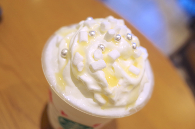 We try Starbucks Japan's new White Chocolate Snow Frappuccino