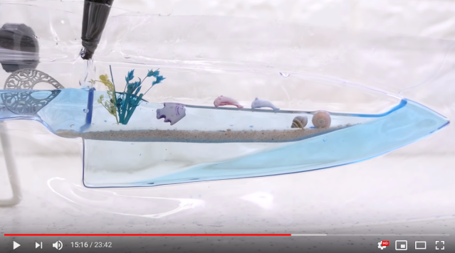 Japanese Knife Man creates a gorgeous blade with UV resin that looks like slice of the ocean【Vid】
