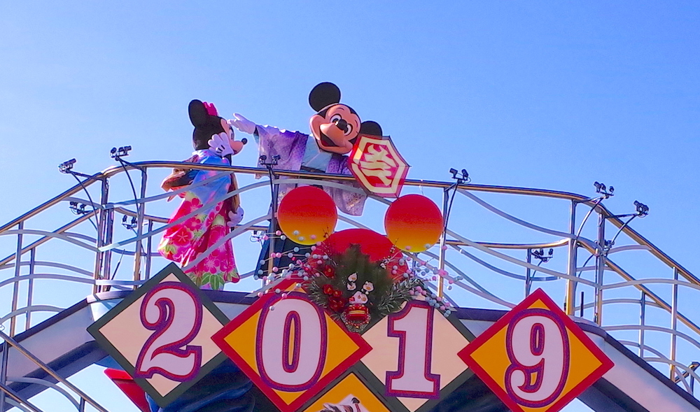 Tokyo Disneyland rings in Japanese New Year with special parades