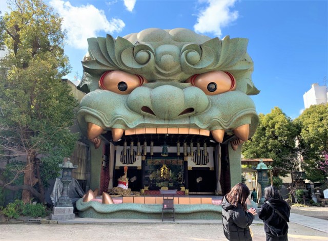 This Osaka shrine is a hidden gem that includes a giant, roaring lion’s head