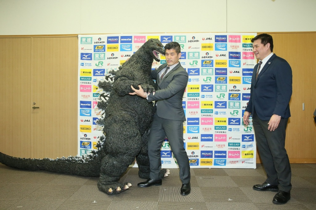 Godzilla appears at press conference in Japan to announce partnership with  national judo team | SoraNews24 -Japan News-