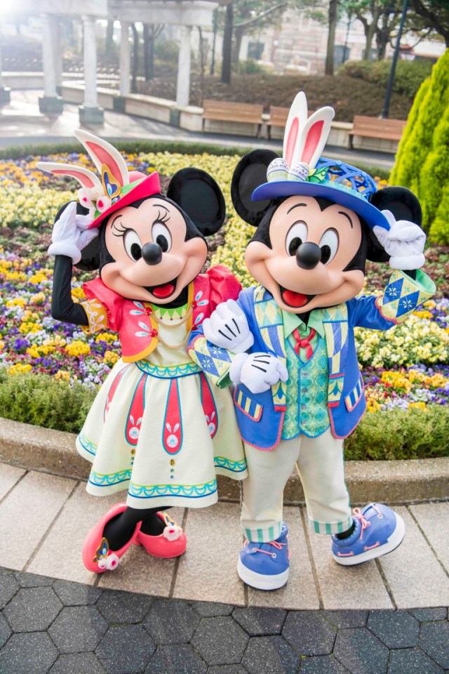 Tokyo Disneyland changes the faces of their Mickey and Minnie
