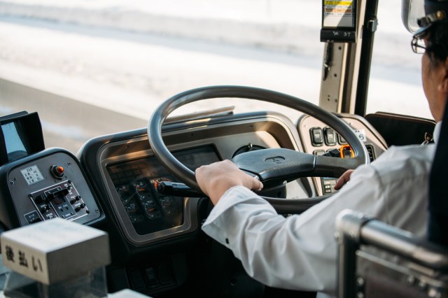 Passenger moved by bus driver’s kindness writes letter to company and gets a heartfelt reply