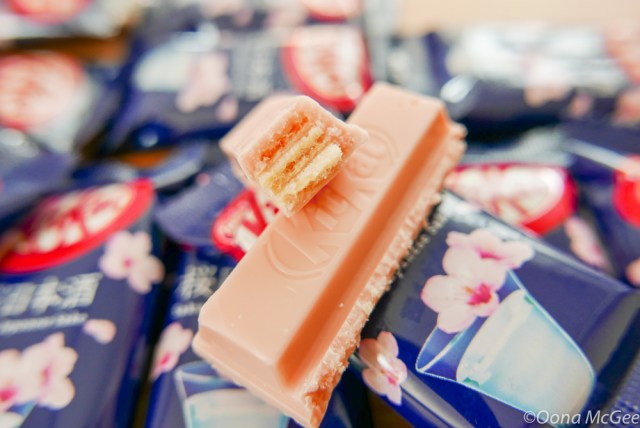 https://soranews24.com/wp-content/uploads/sites/3/2019/03/sakura-sake-japanese-kit-kats-cherry-blossom-kitkats-chocolate-japan-limited-edition-souvenirs-rice-wine-spring_-38.jpg?w=640