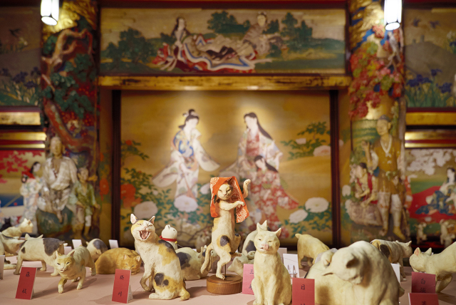 Tokyo hotel hosts cat exhibit with over 3,000 cat-related art pieces!