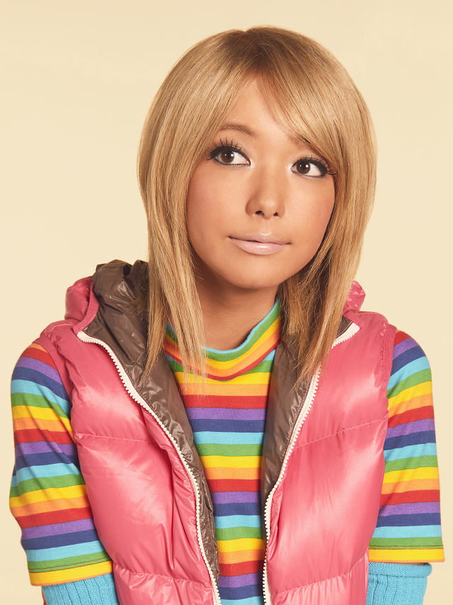 30 years of Japanese hair and makeup trends, all modeled by one beautiful woman【Video