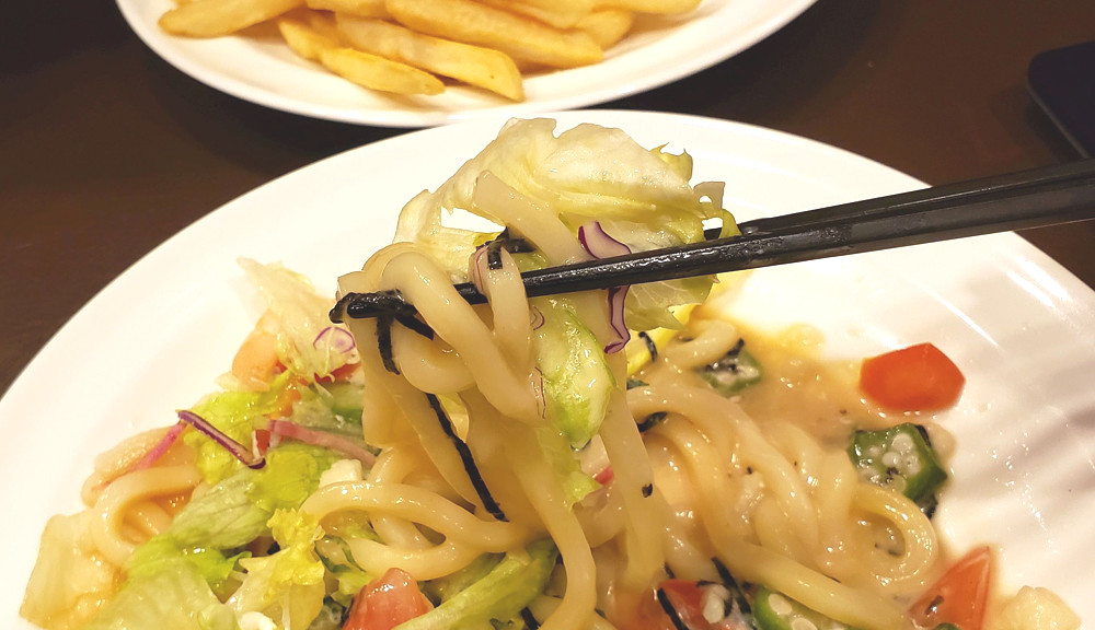 Japanese restaurant chain wows us with solo dining capsules, free WiFi
