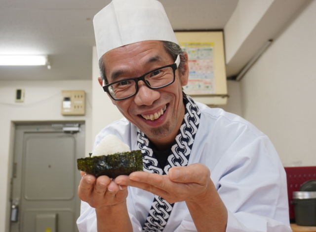 The world’s most famous sushi restaurant sells seaweed too, so we made nori rice balls with it